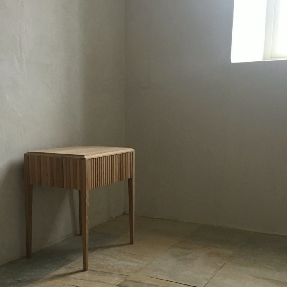 Bespoke side clearance tables